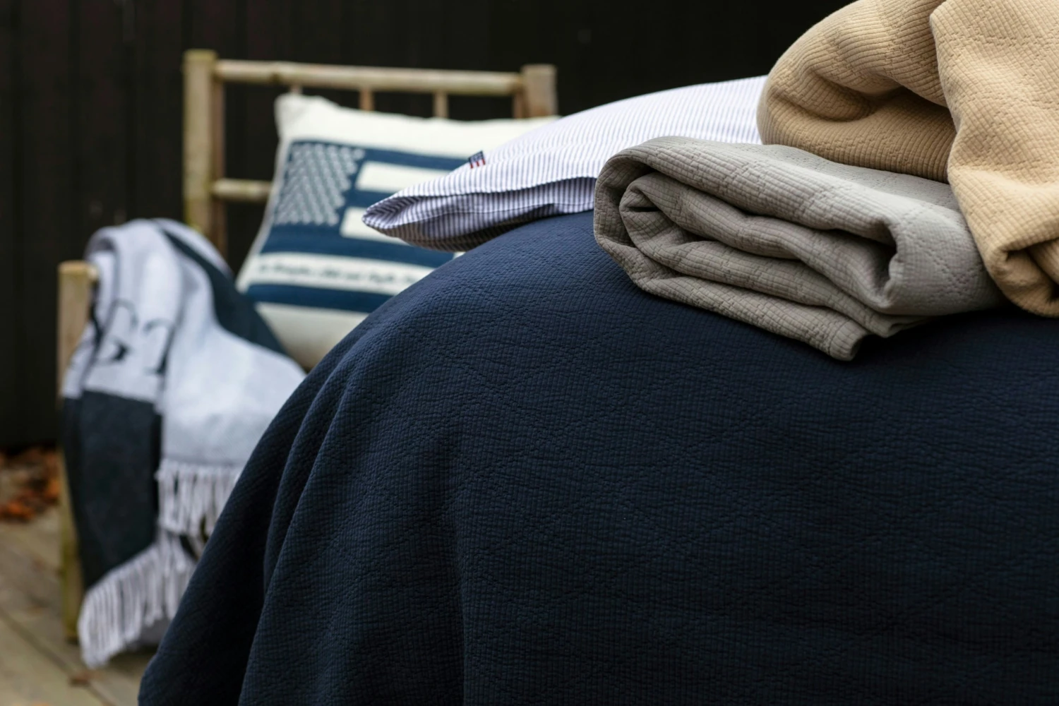 Lexington Quilted Jacquard Sprei Donkerblauw, 160x240 Cm - Image 3