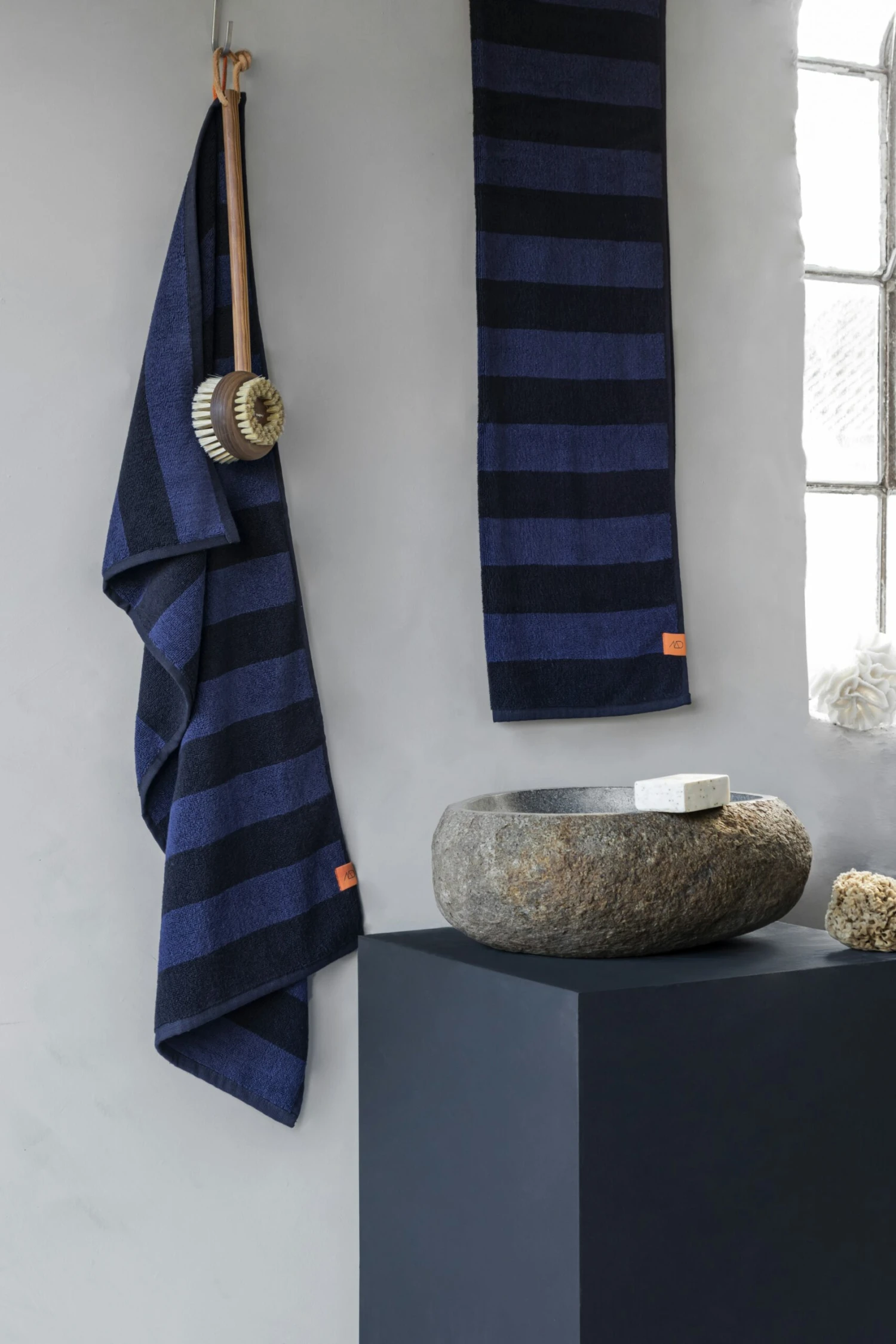 Mette Ditmer Aros Handdoek Midnight Blue, 50x90 Cm - Image 2