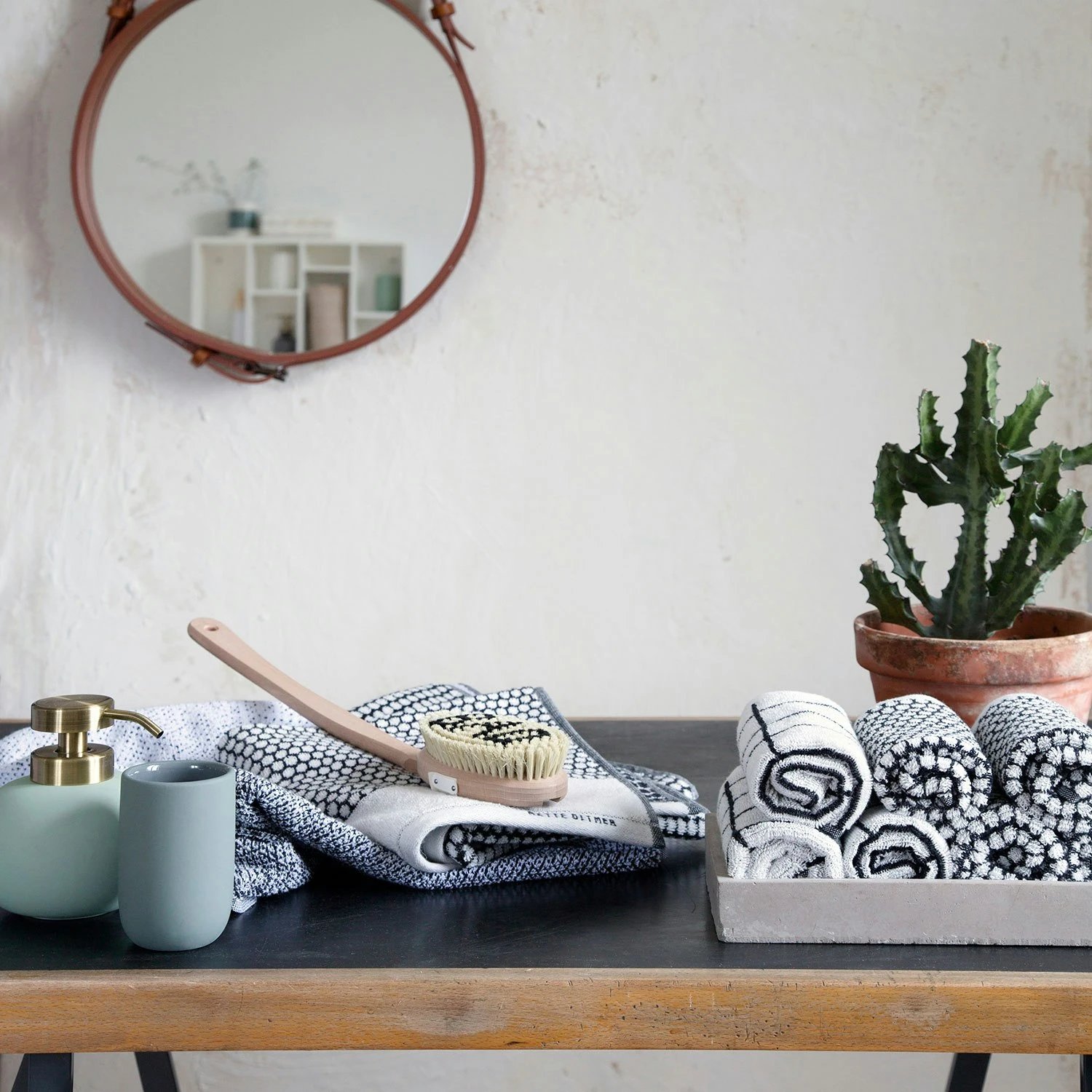 Mette Ditmer Grid Towel 50x100 Cm, Black/Off-White - Image 5