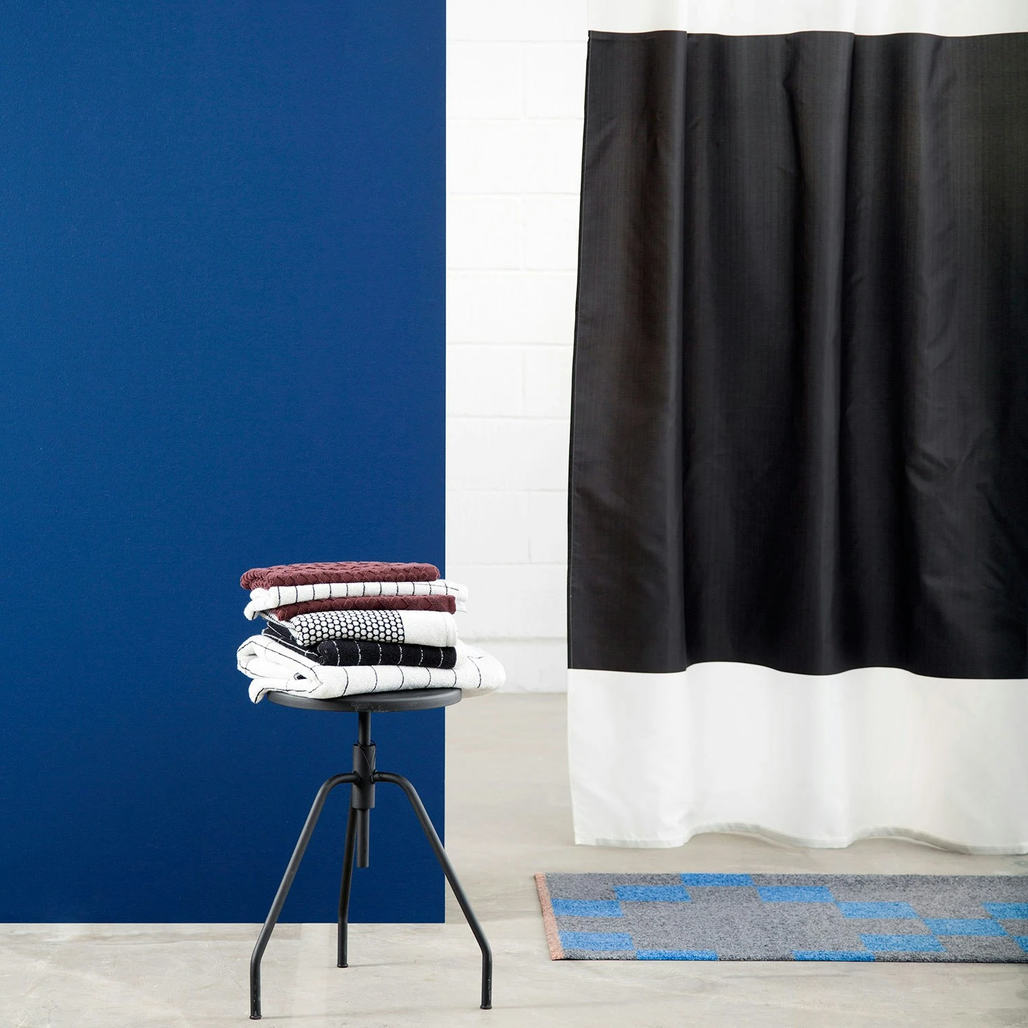 Mette Ditmer Grid Towel 50x100 Cm, Black/Off-White - Image 2