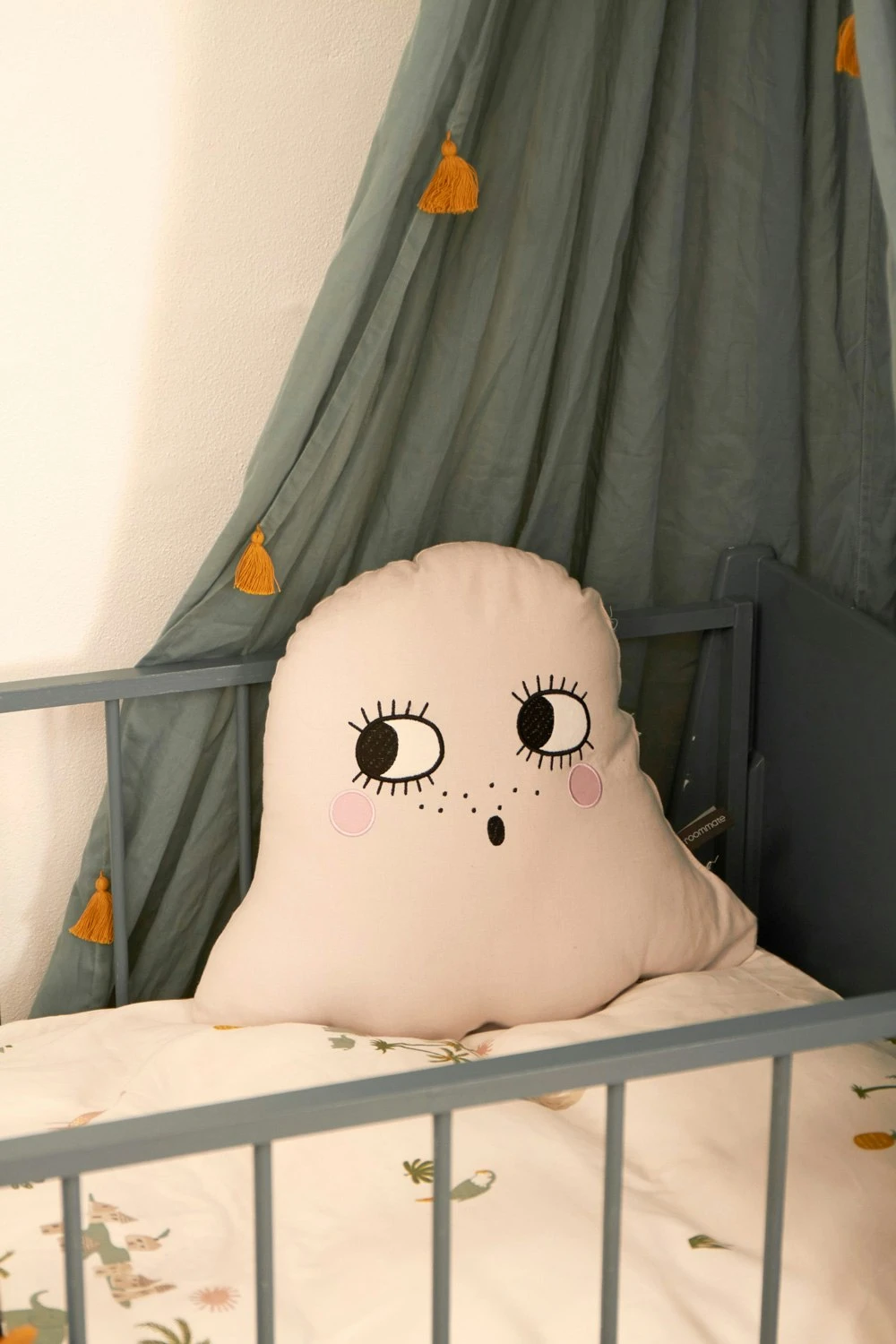 Roommate Ghost Cushion, Anthracite - Image 4